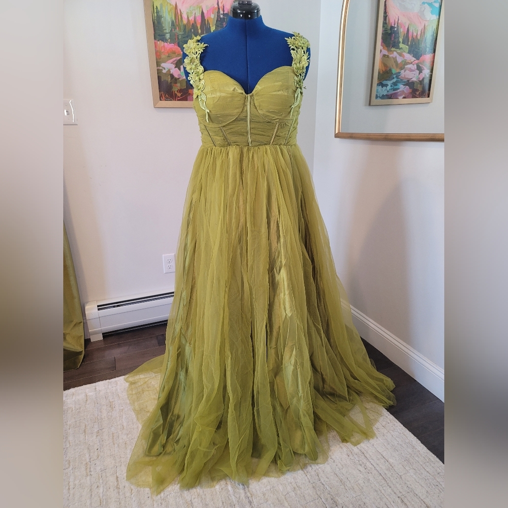 Faereisty NWOT Olive Green Ballgown Corset Size 2XL